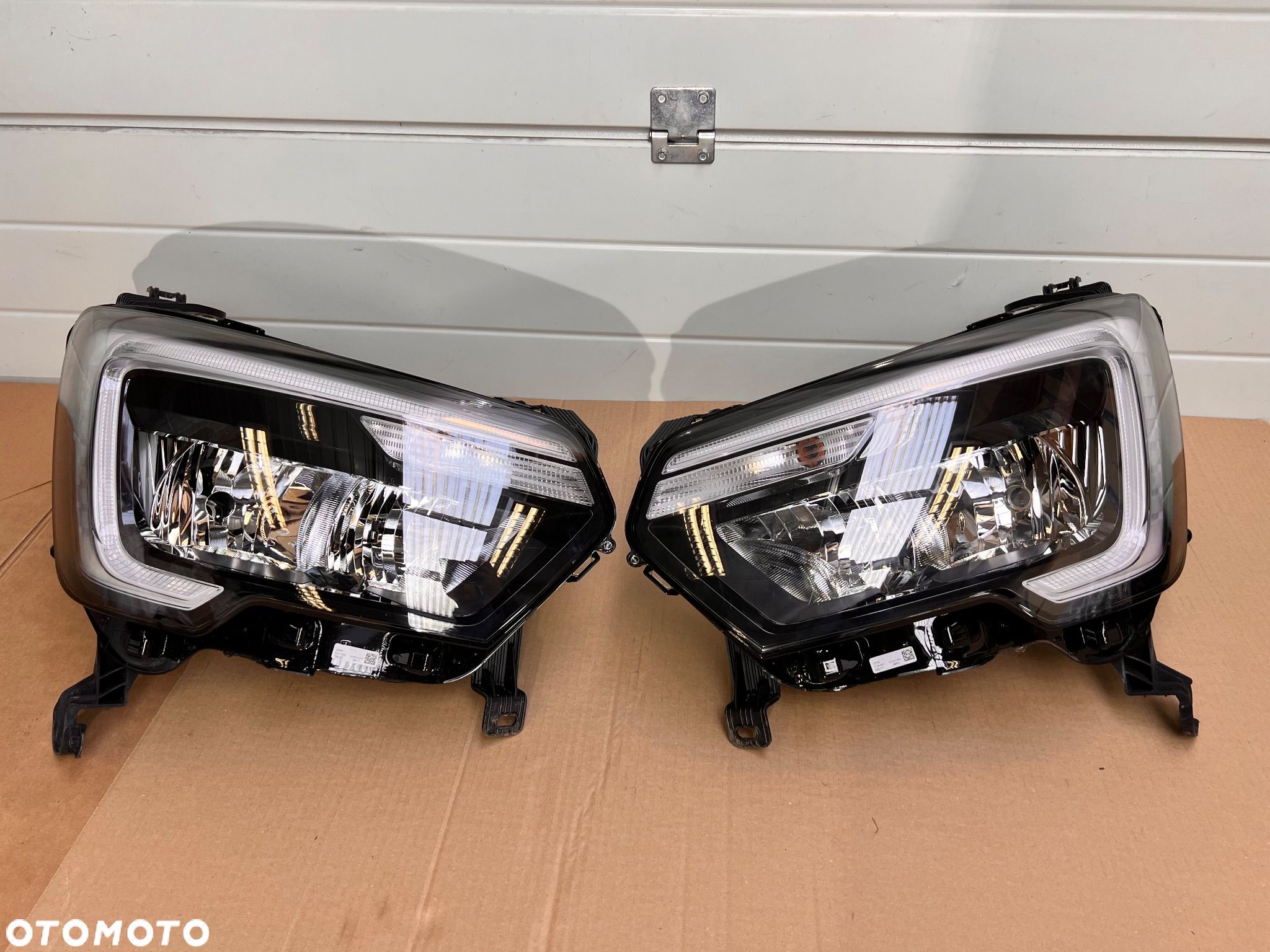 RENAULT MASTER IV LAMPA PRZEDNIA LEWA lub PRAWA - 1