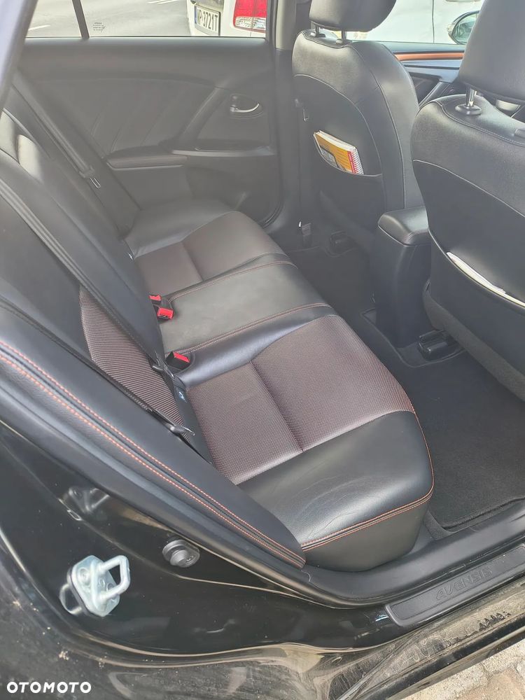 Toyota Avensis 1.8 Premium - 16