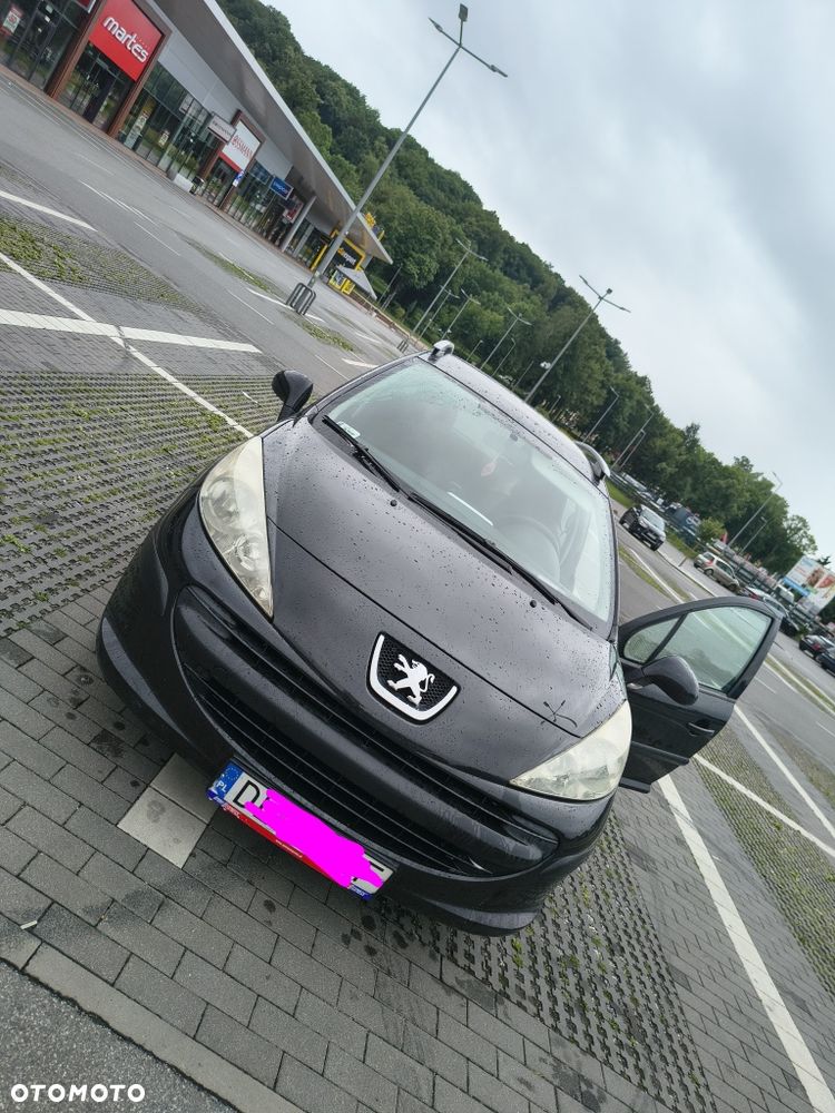 Peugeot 207 - 1