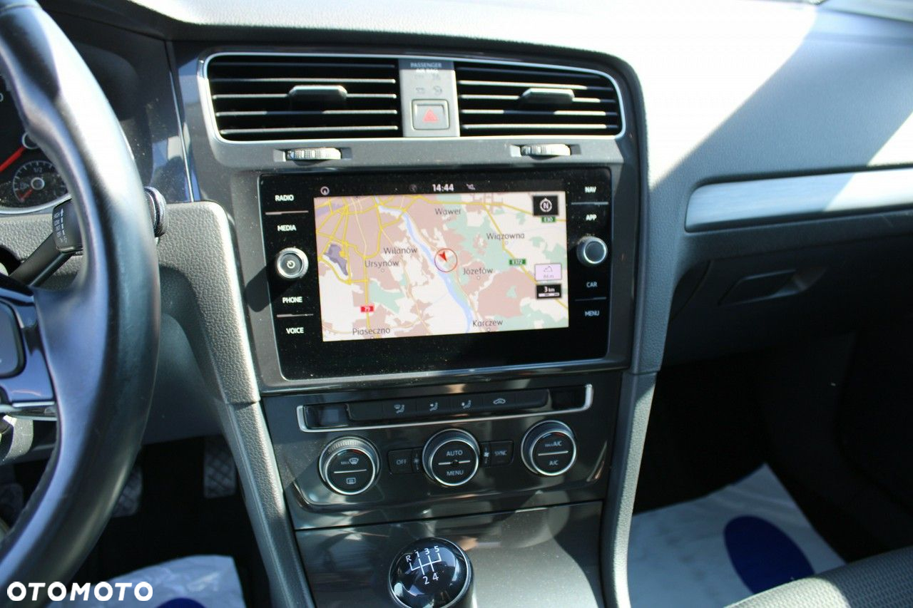 Volkswagen Golf - 29