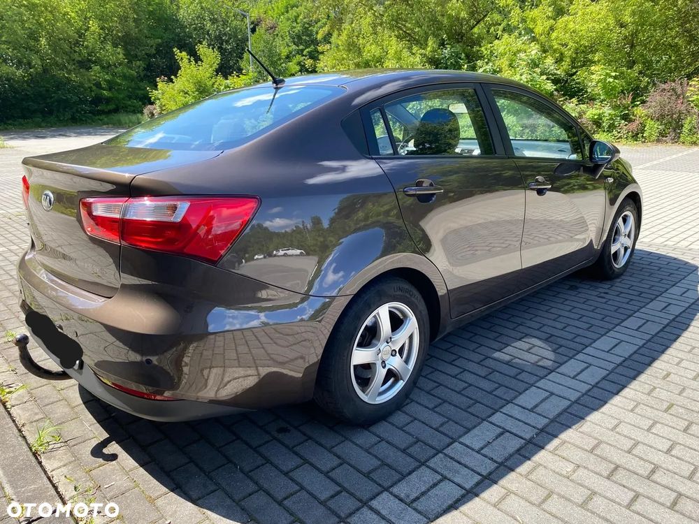 Kia Rio 1.2 L - 6