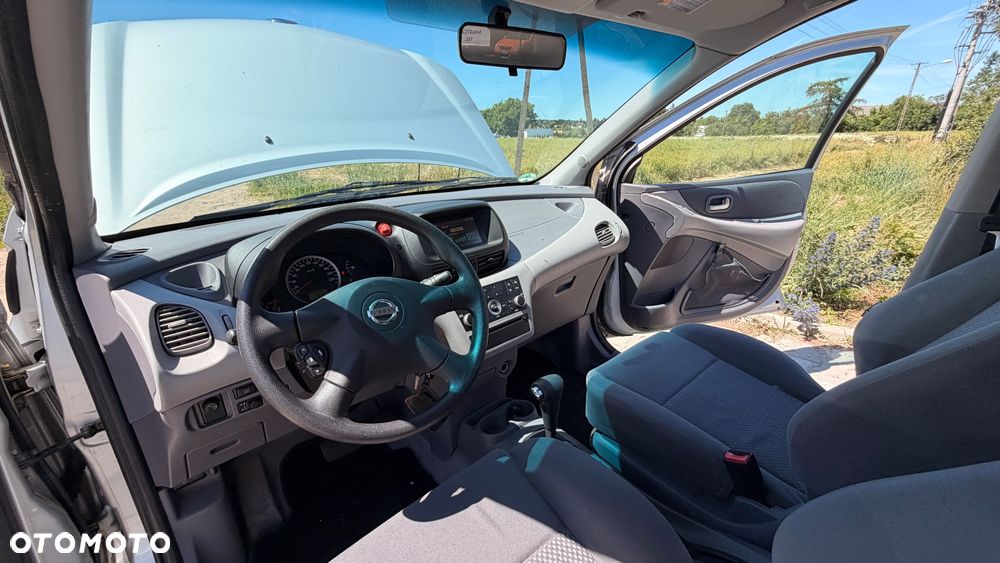 Nissan Almera Tino - 10