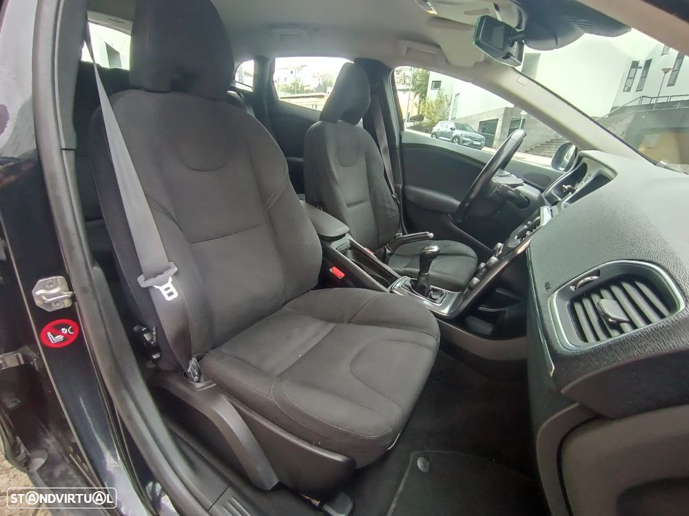 Volvo V40 1.6 D2 Momentum - 19