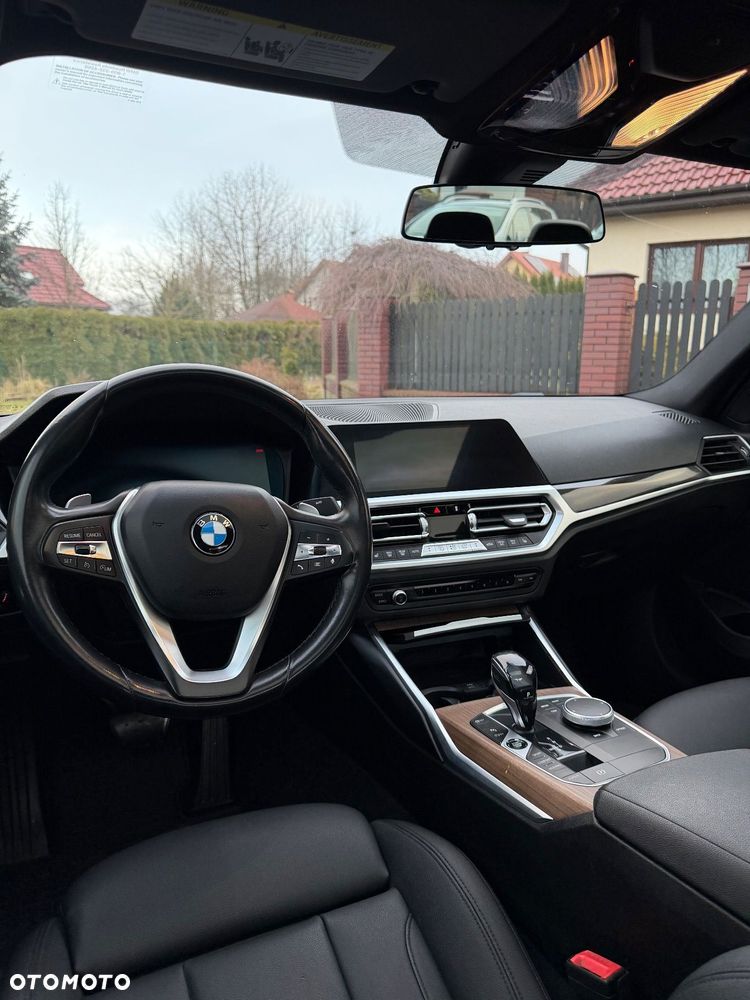 BMW Seria 3 330i Sport Line - 29