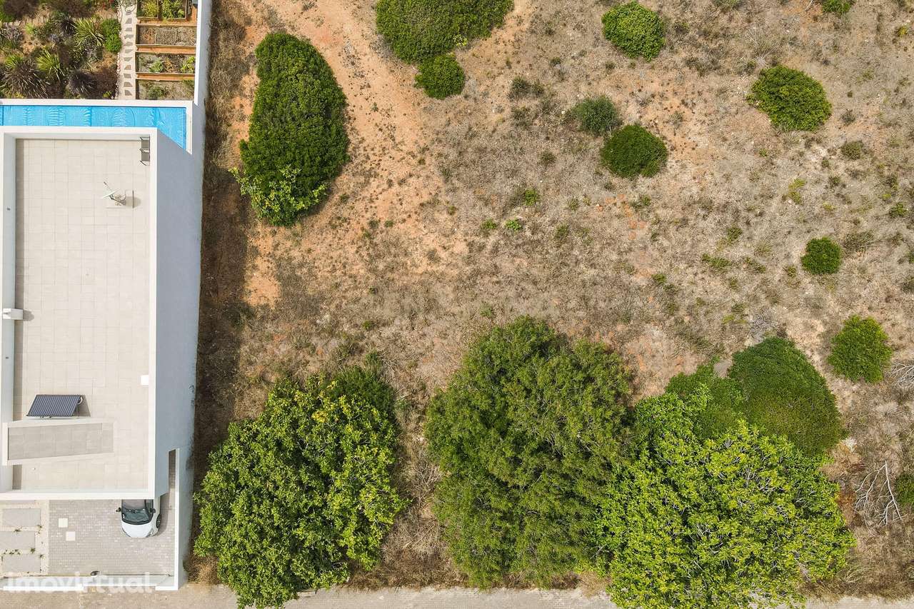 Lote exclusivo para construção de moradia geminada. - Grande imagem: 3/15