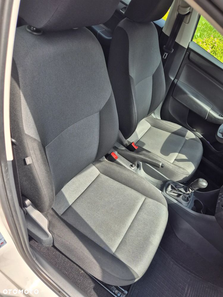 Skoda RAPID 1.2 MPI Active - 11