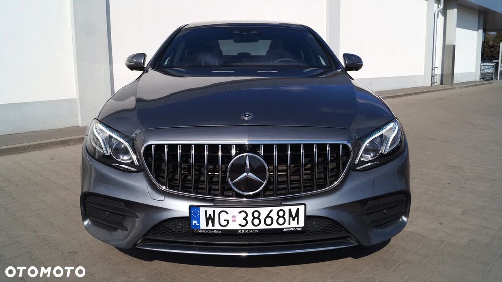 Mercedes-Benz Klasa E 400 4Matic 9G-TRONIC Exclusive - 3