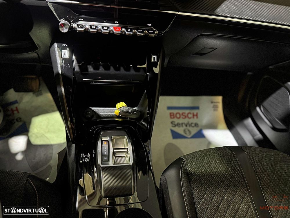 Peugeot 2008 1.2 PureTech Allure Pack EAT8 - 28