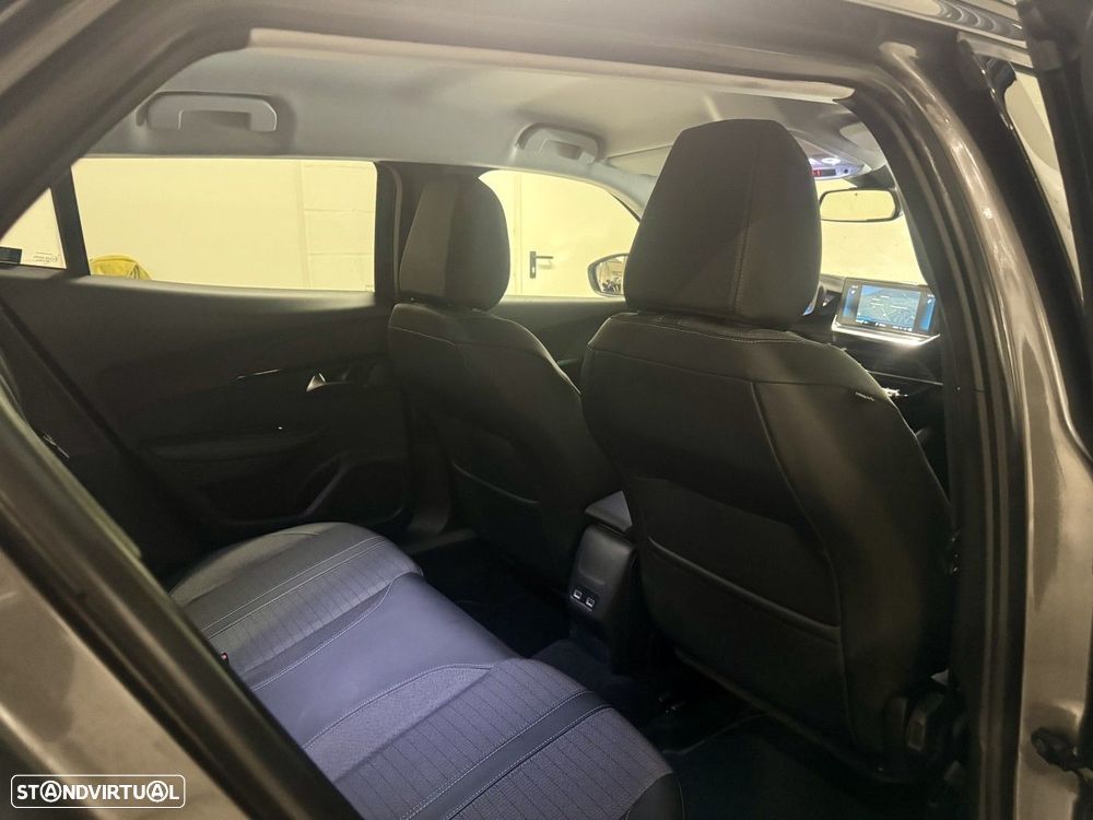 Peugeot 2008 1.2 PureTech Allure Pack EAT8 - 28