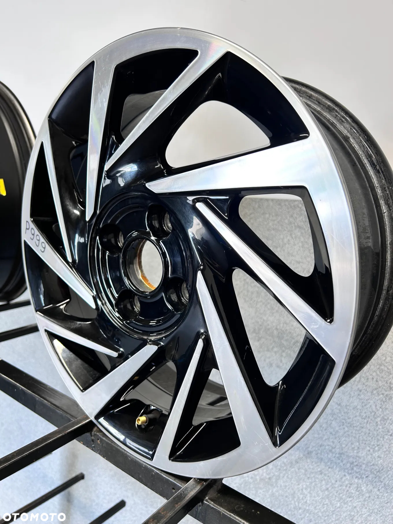 1 FELGA ALU. VW UP, SKODA CITIGO, SEAT Mii 15'' 5,5J  ET41  4x100 - 6