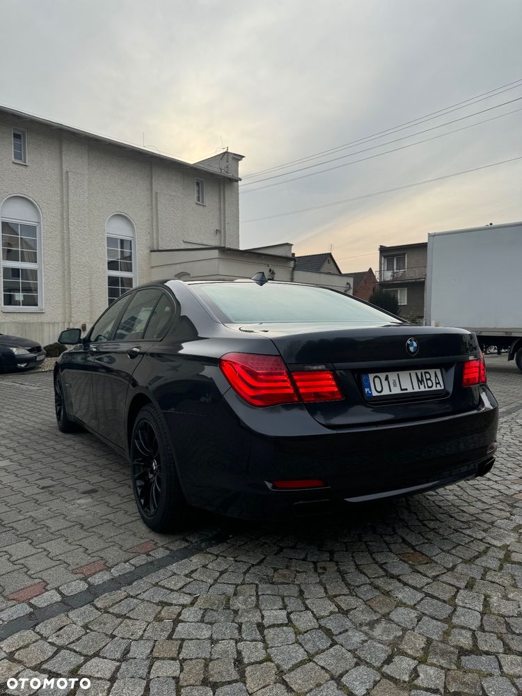 BMW Seria 7 740i - 4