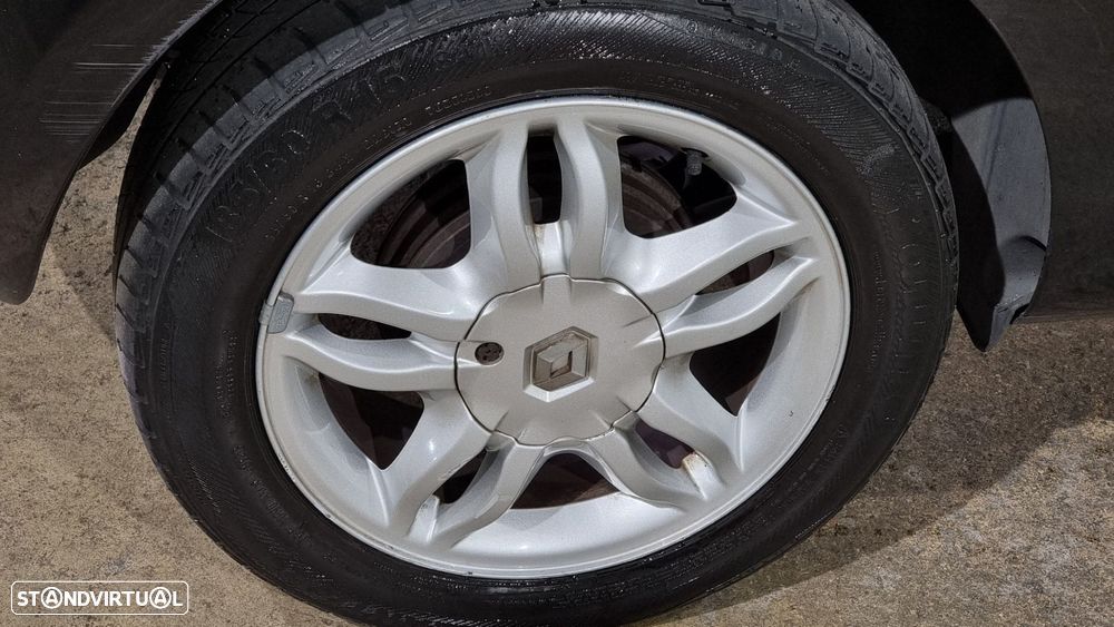 Renault Clio 1.2 16V Confort - 21