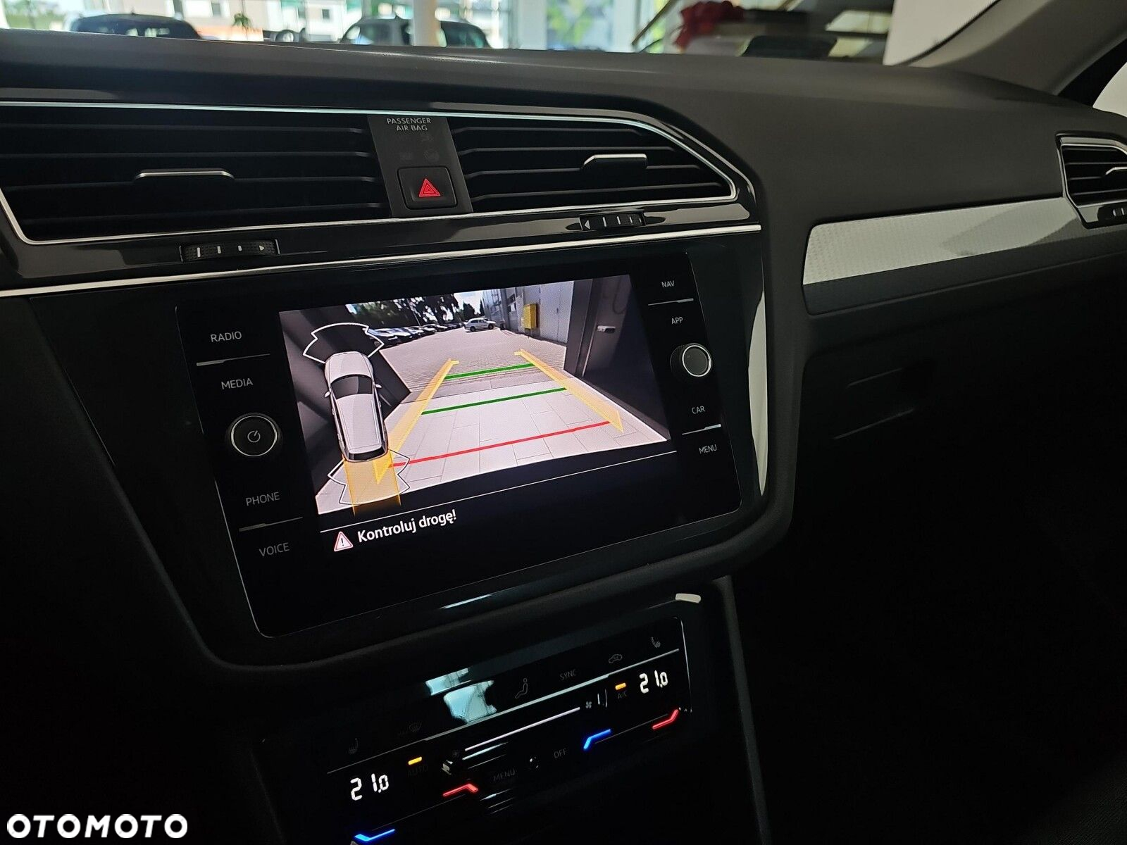 Volkswagen Tiguan - 16