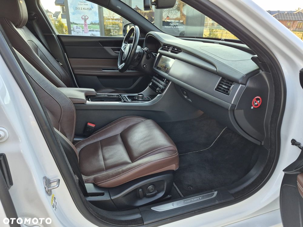 Jaguar XF 2.0 i4D AWD Prestige - 9