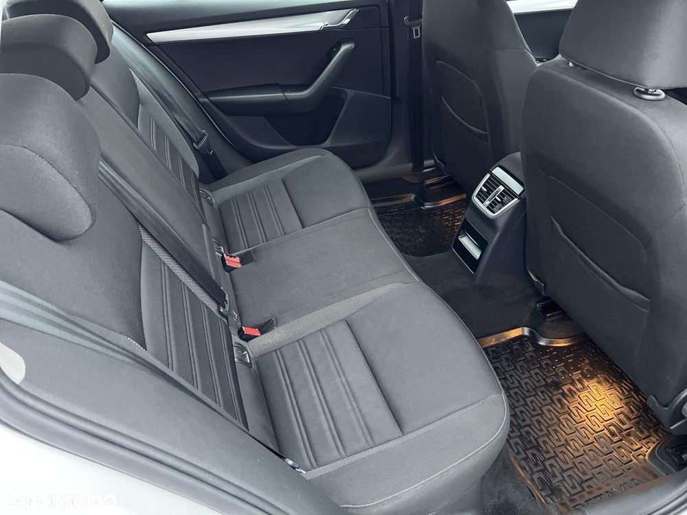 Skoda Octavia 1.6 TDI SCR Ambition - 11