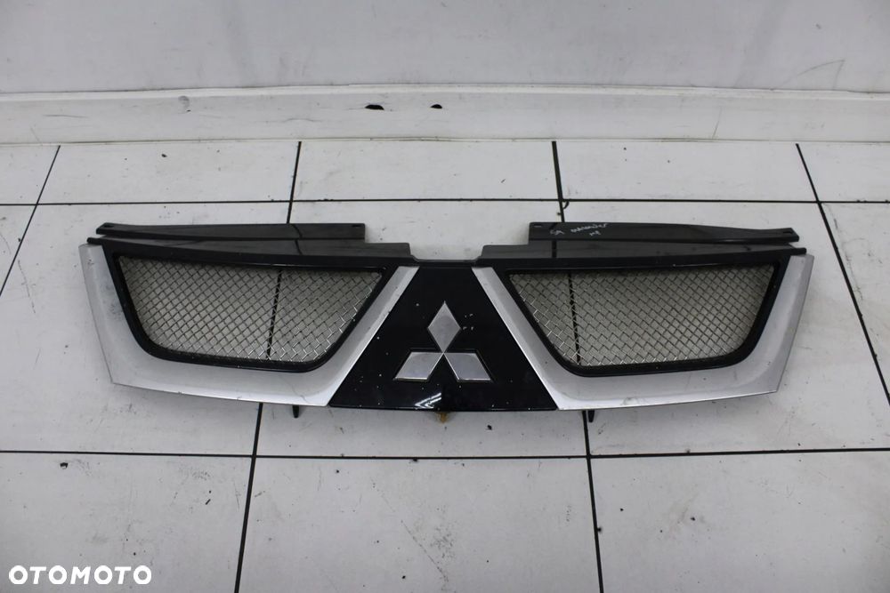 MITSUBISHI OUTLANDER II 06R- GRILL ATRAPA CHŁODNICY - 1