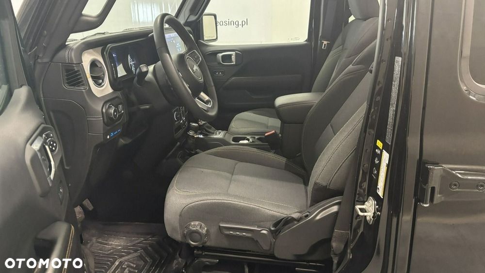 Jeep Wrangler - 8