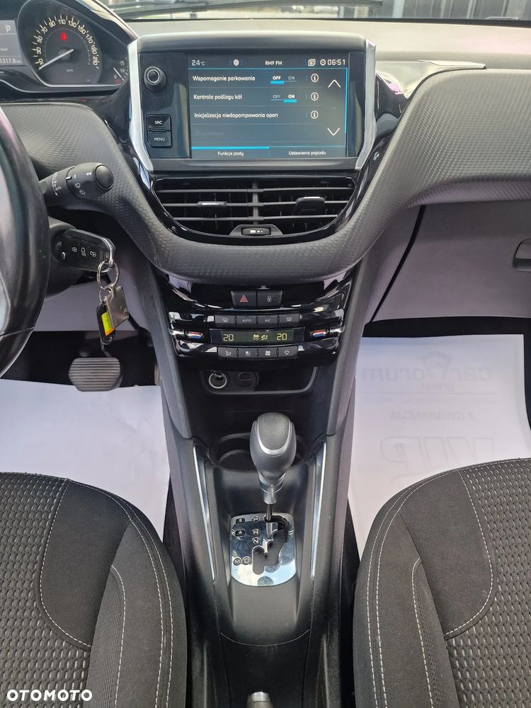 Peugeot 208 - 23