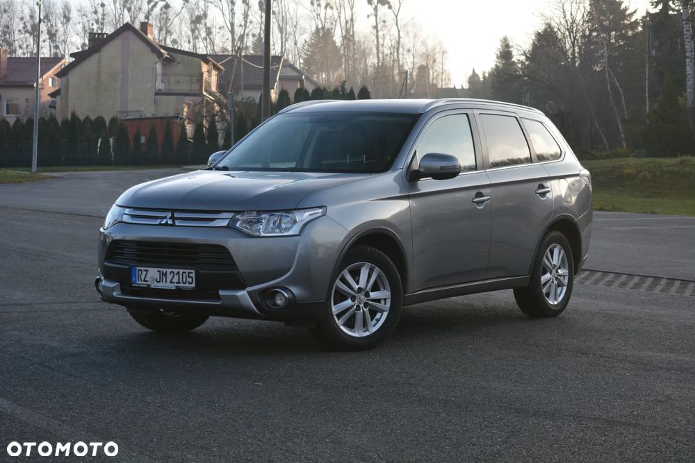Mitsubishi Outlander - 2