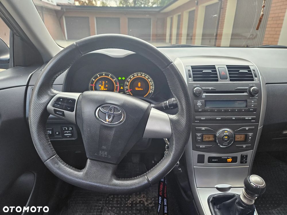 Toyota Corolla 1.6 Luna - 19