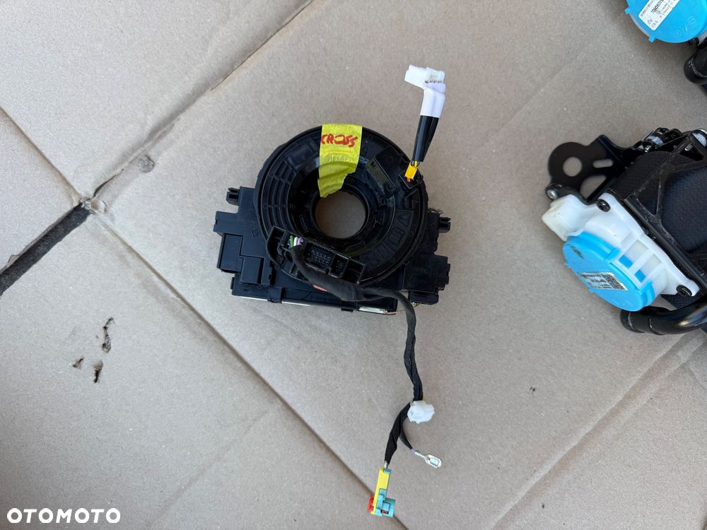 TOYOTA YARIS CROSS KOMPLETNA DESKA ROZDZIELCZA PASY ORYGINAŁ - 3