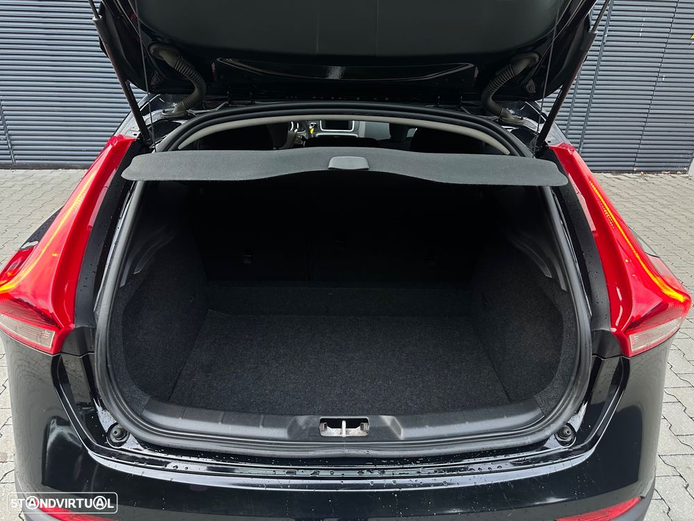 Volvo V40 Cross Country 1.5 T3 Momentum Geartronic - 11