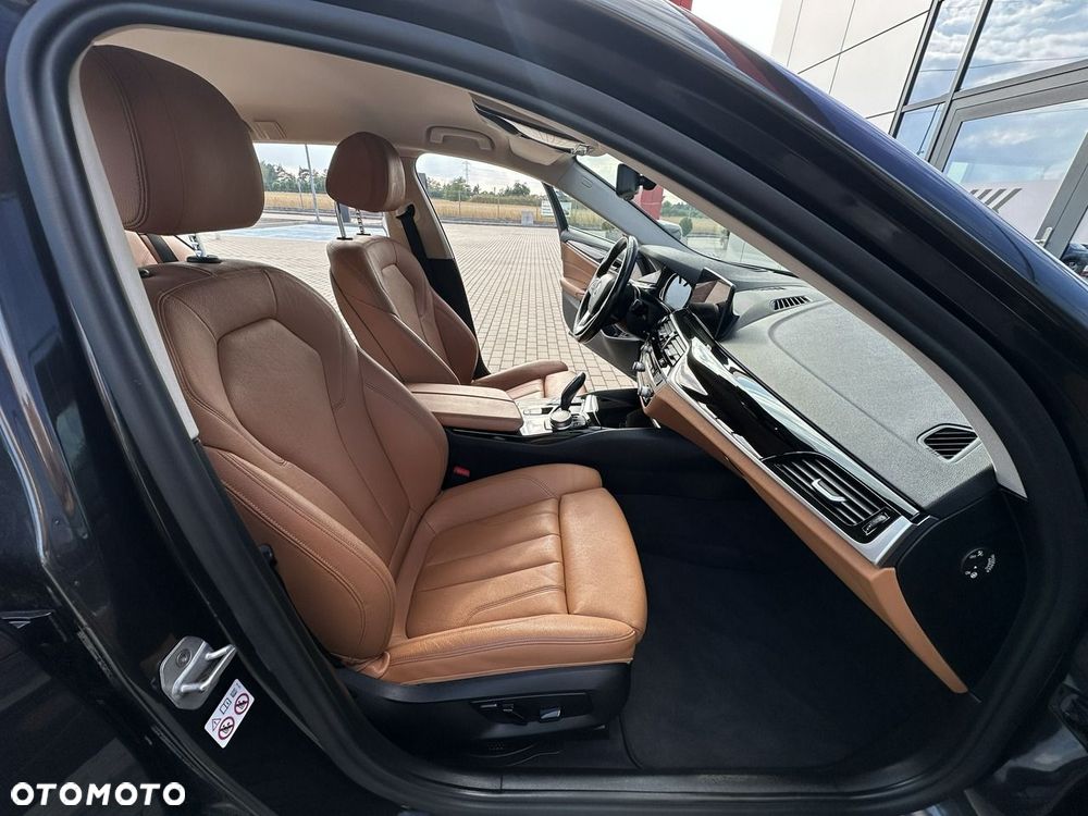 BMW Seria 5 520d xDrive - 16