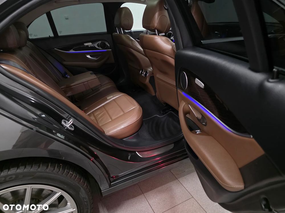 Mercedes-Benz Klasa E 300 de 9G-TRONIC AMG Line - 32