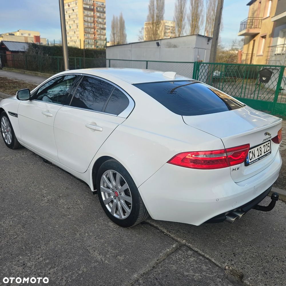 Jaguar XE - 11