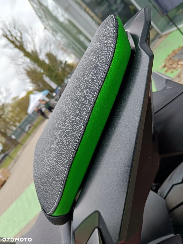 Kawasaki H2 - 22