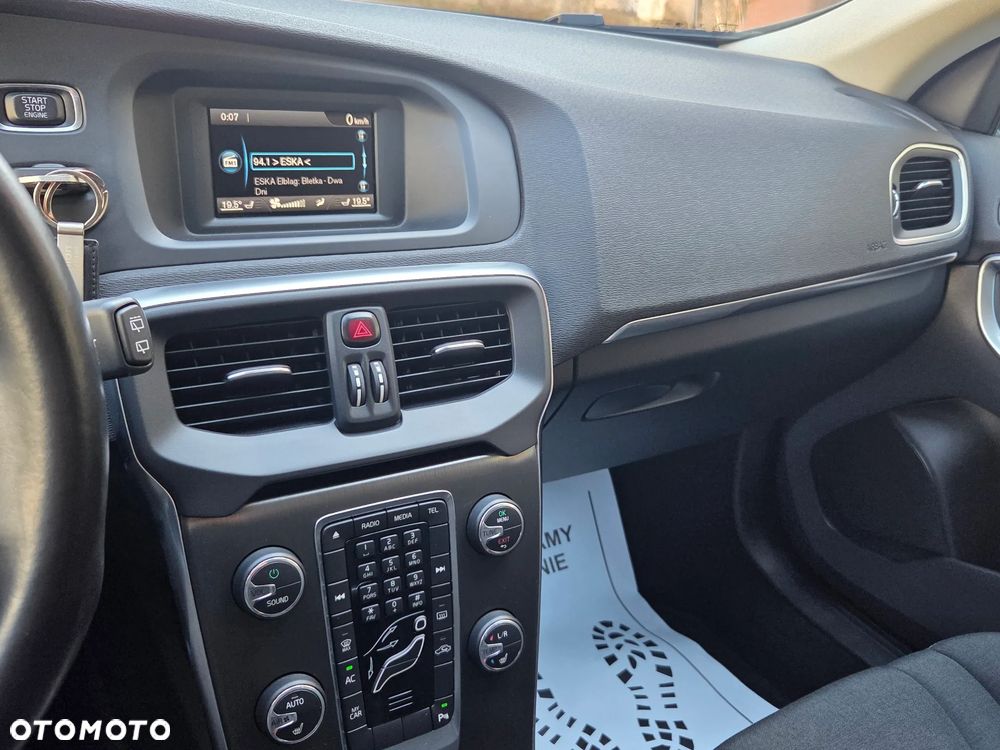 Volvo V40 T2 Momentum - 35