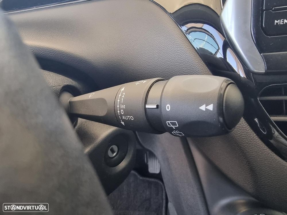 Peugeot 208 1.2 PureTech Signature - 21