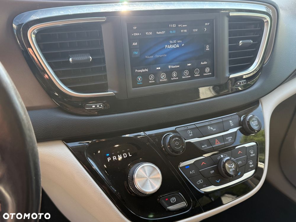 Chrysler Pacifica - 30
