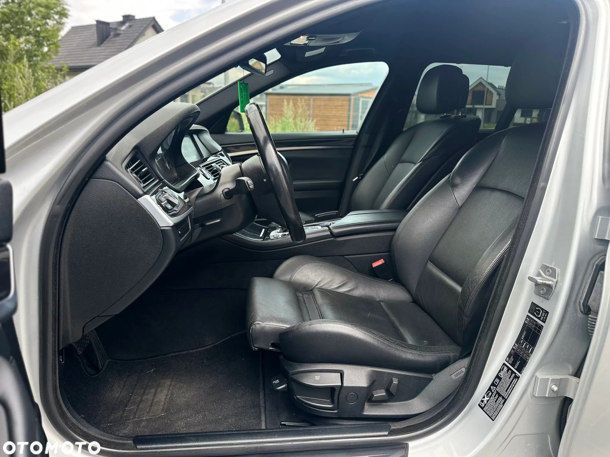 BMW Seria 5 530d xDrive Touring - 10