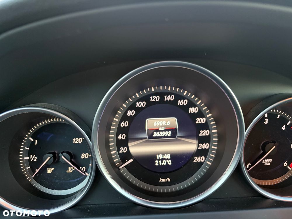 Mercedes-Benz Klasa C 220 CDI BlueEff Classic - 29