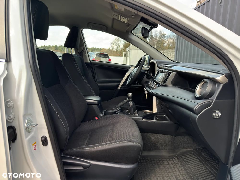 Toyota RAV4 2.0 D-4D Active 4x2 - 18