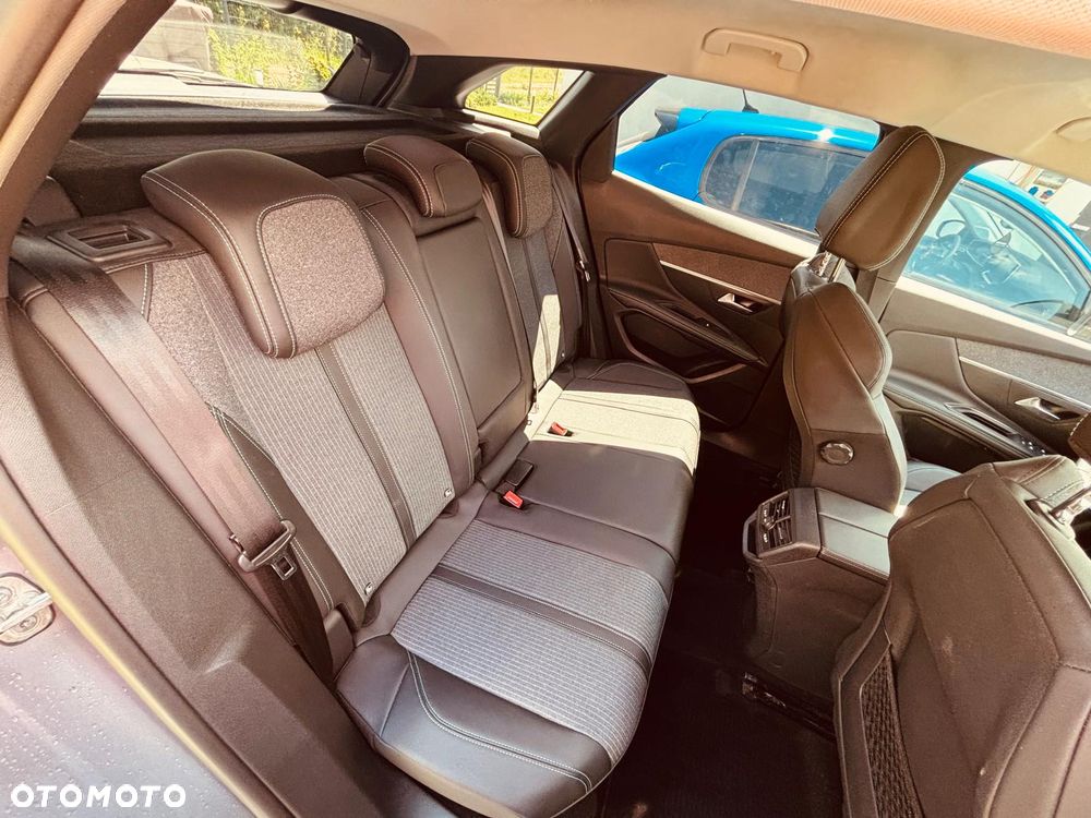 Peugeot 3008 1.2 PureTech Allure S&S EAT8 - 11