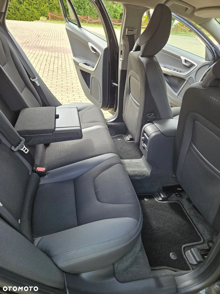 Volvo V60 D2 Kinetic - 27