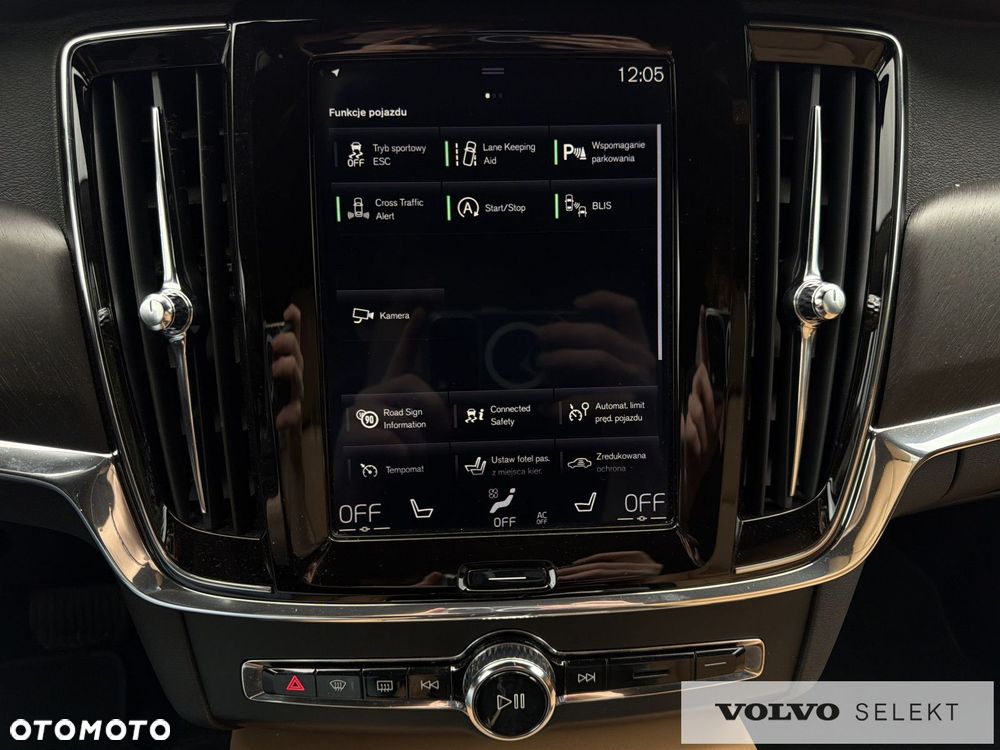 Volvo V90 Cross Country - 19