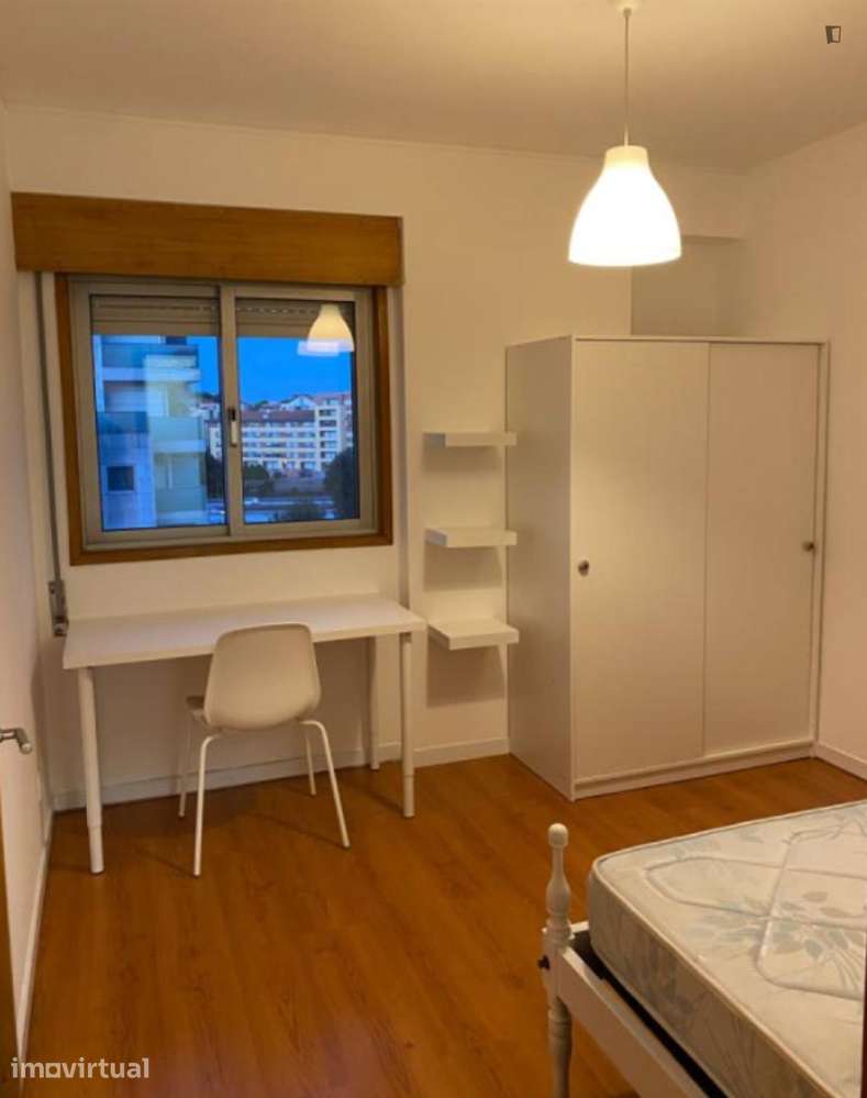 Quarto - localizado em Paranhos Porto - Grande imagem: 3/9