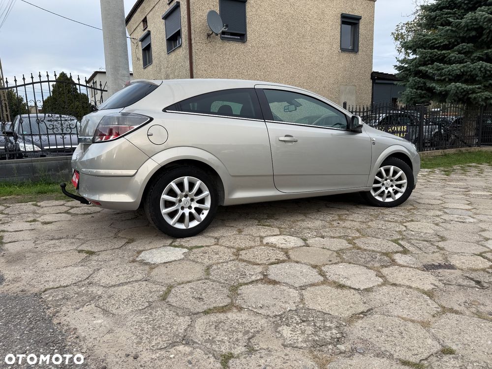 Opel Astra III GTC 1.6 111 - 3