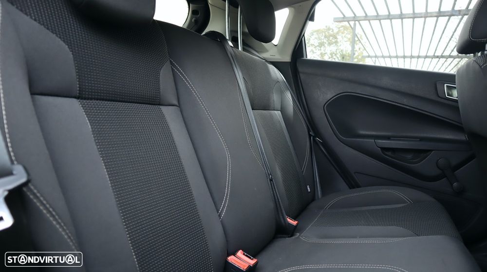 Ford Fiesta 1.0 T EcoBoost Titanium PowerShift - 28