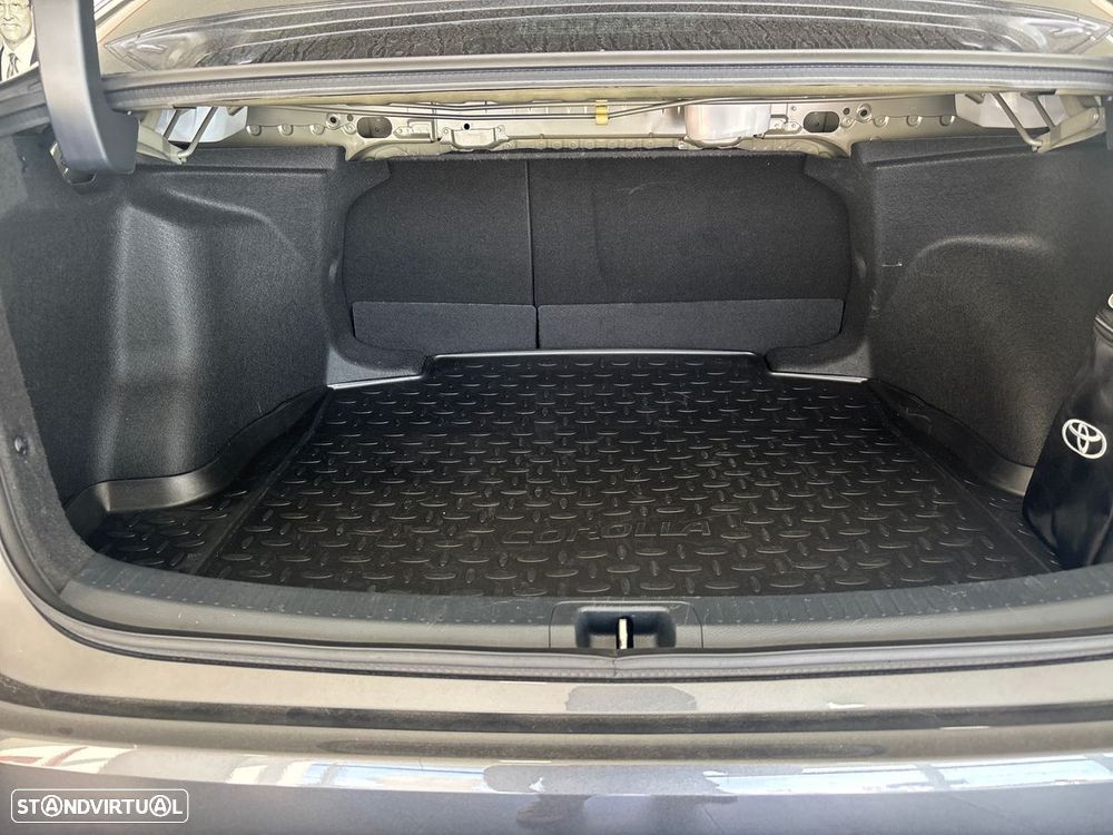 Toyota Corolla 1.8 Hybrid Exclusive - 8
