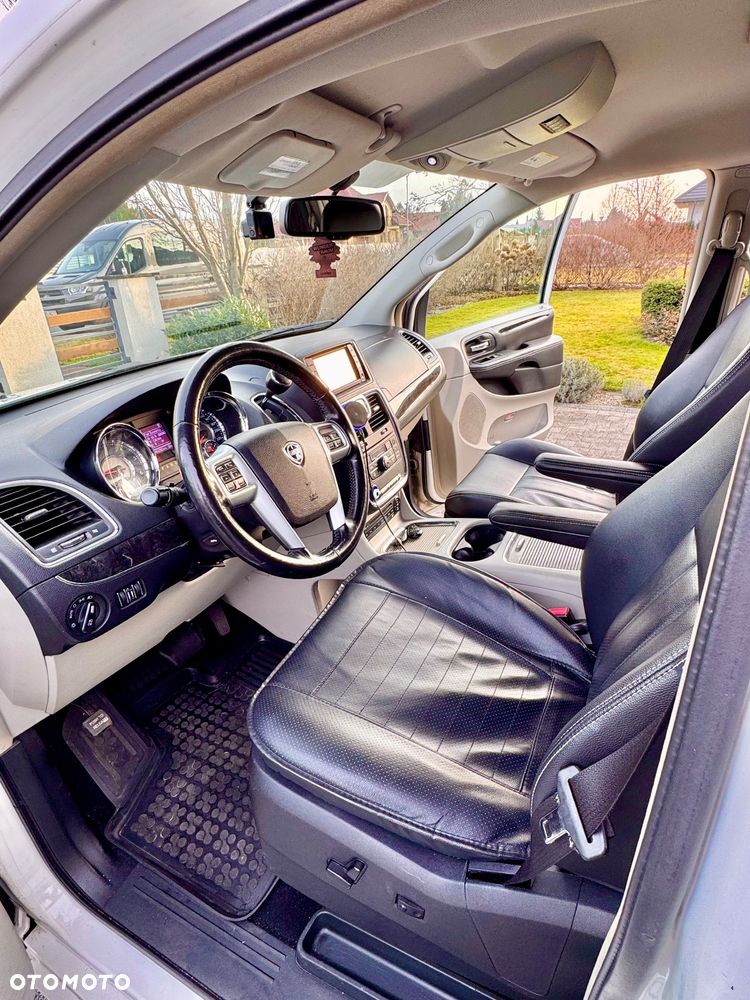 Lancia Voyager 2.8CRD Gold - 13