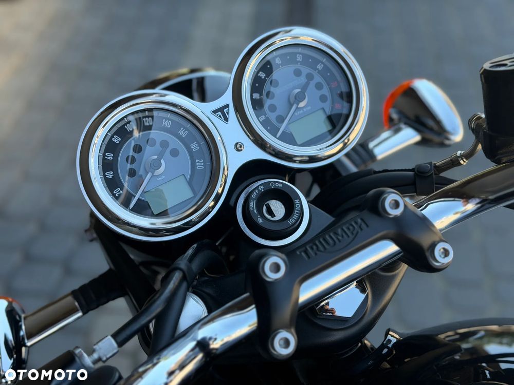 Triumph Bonneville - 8