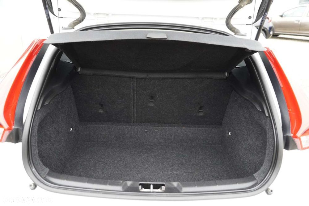Volvo V40 T2 Geartronic Momentum - 24