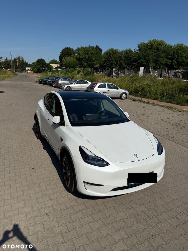 Tesla Model Y - 4