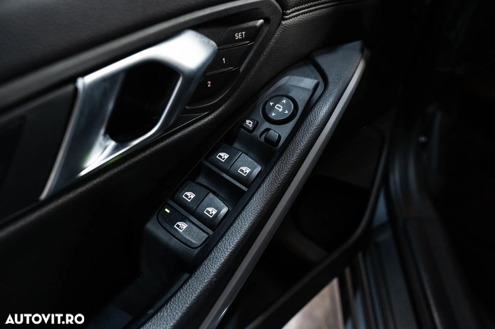 BMW Seria 3 318d Aut. Luxury Line - 28