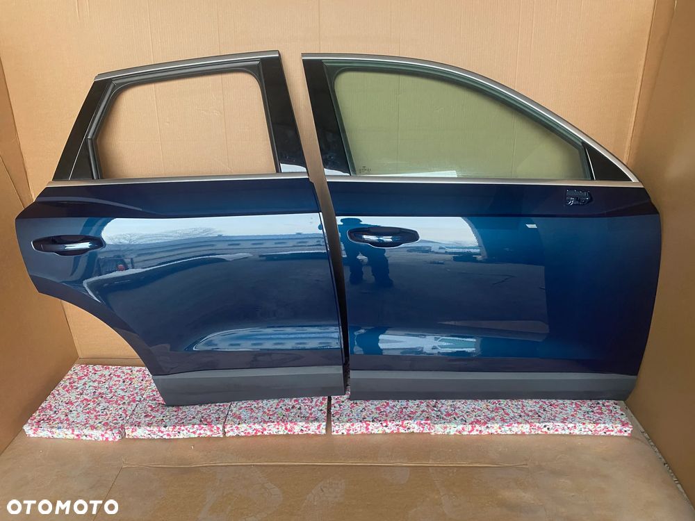 AUDI Q3 83A komplet drzwi przód tył PRAWE na PRAWĄ stronę kolor B9 B9 LX5E 32km