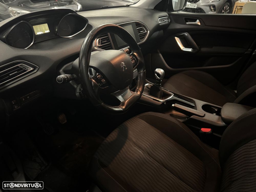 Peugeot 308 1.6 e-HDi Active J17 - 21